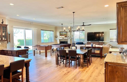 Temecula House | Private 18 Hole Golf Pitch & Putt - Pickle Ball Court - Pool 6 Acre Wine Estate