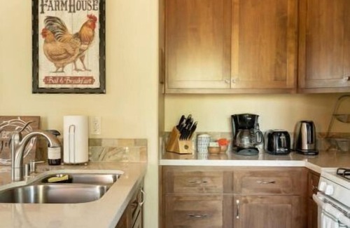 Escondido House | Private 2 bedroom apt in new craftsman ranch!