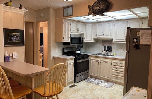 South Casco Cottage | Private 2-bedroom cottage on Purple Road in Point Sebago Resort