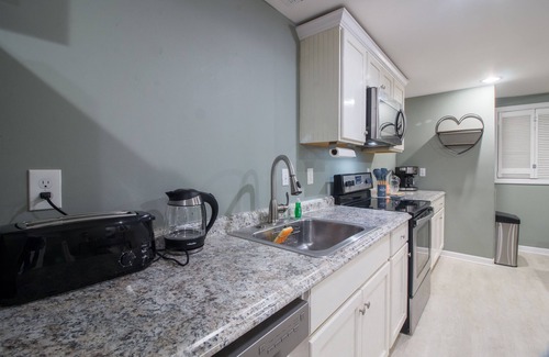 Irvington Apartment | Private 2-bedroom unit mins from Airport & NYC