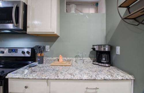 Irvington Apartment | Private 2-bedroom unit mins from Airport & NYC
