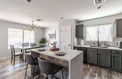 Avondale House | Private 2BR Oasis | 10 Min to Stadium & Pool