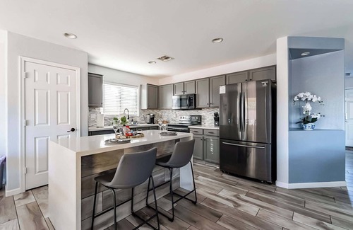 Avondale House | Private 2BR Oasis | 10 Min to Stadium & Pool