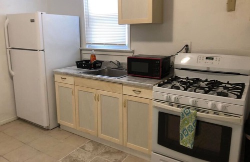 Perth Amboy Apartment | Private 3 bedroom and 1 bathroom house with direct NYC Manhattan train a 15 minute walk away