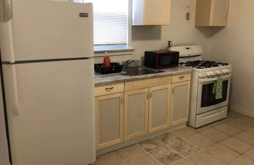Perth Amboy Apartment | Private 3 bedroom and 1 bathroom house with direct NYC Manhattan train a 15 minute walk away