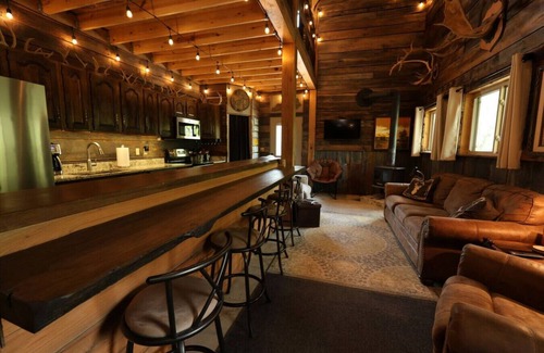 Campton Apartment | Private 600 Acres | Wifi | Hot Tub | Wolf Pen