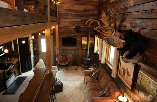 Campton Apartment | Private 600 Acres | Wifi | Hot Tub | Wolf Pen