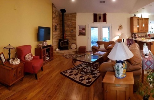 Coarsegold House | Private and Charming 2BR Retreat near Oakhurst!