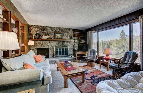 Estes Park House | Private and Secluded Home on 25 Acres Pets Welcome