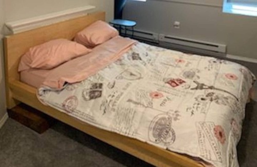 Salem House | Private Apartment, 15 min walk to downtown Salem