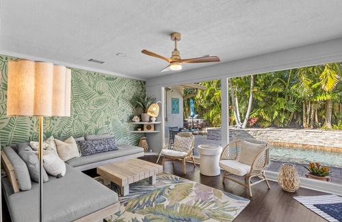 West Bradenton House | Private Backyard w/Heated Pool Near Anna Maria Island & Siesta Key Beaches!