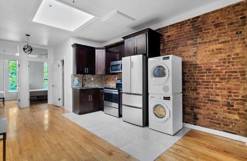 Harlem Apartment | Private Balcony Room - Shared Luxurious Apartment - Central Harlem