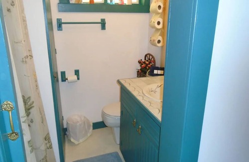 Hermann House | Private Bathroom, Private Entrance, The Cobbler Suite is perfect for your weekend getaway! Park the car and walk to shops, restaurants, wineries, distilleries, breweries, tasting rooms and more!