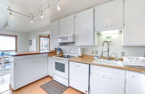 Menominee House | Private Beach & Deck: Spacious Lake Michigan Home