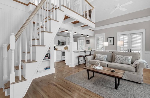 Rosemary Beach Cottage | PRIVATE BEACH/POOL ACCESS-Cozy Getaway-One minute to the Beach! 2bikes