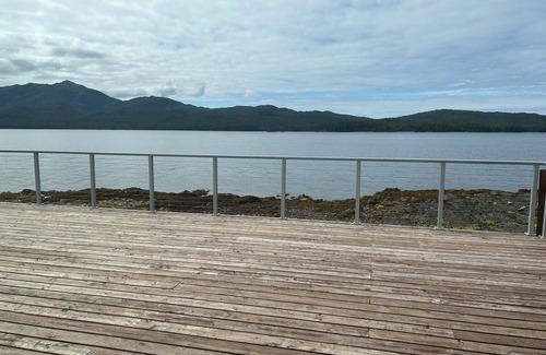 Ketchikan House | Private Beachfront 3 bedroom + loft, 5 bed, huge deck. 2 bath, WiFi, barbecue.