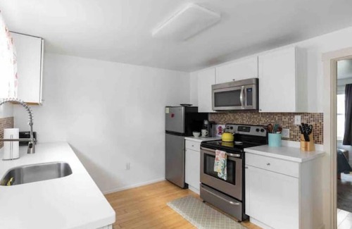 Old North End Apartment | Private+Beautiful Downtown Pad- Near Church St