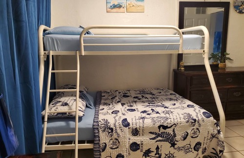 Coral Way Bed & Breakfast | Private Bedroom and Bathroom in a house in Little Havana