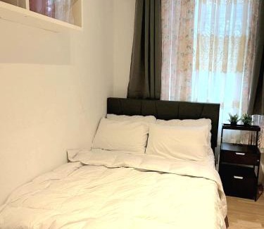 Gelsenkirchen-Mitte House | Private Bedroom and Bathroom in a Shared Apartment in the Heart of Gelsenkirchen