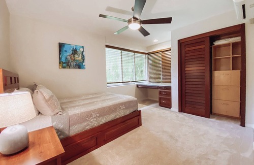 Portlock Villa | Private Boutique Resort in Hawaiian Paradise-Lush Backyard, Pool, Wifi & BBQ!