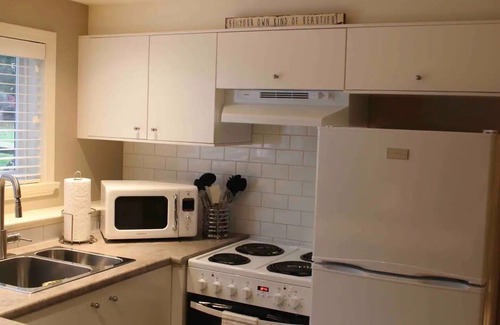 Gordon Head House | Private Bright & Beautiful 2 Bedroom Suite