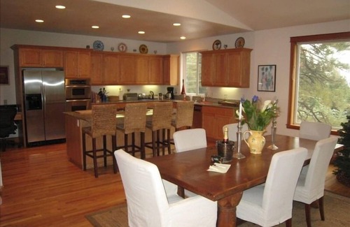 Kings Beach House | Private, Bright & Spacious, Hot Tub, Pool Table, Sleeps 10, 5 miles to Northstar