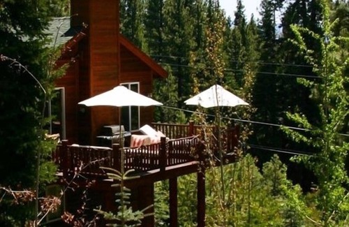 Kings Beach House | Private, Bright & Spacious, Hot Tub, Pool Table, Sleeps 10, 5 miles to Northstar