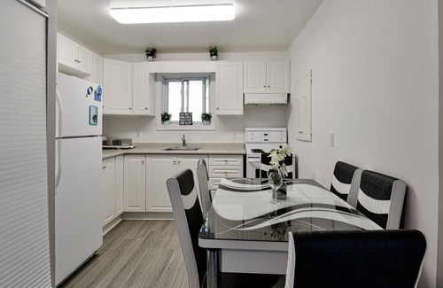 Innisfil House | Private bungalow near Innisfil Beach