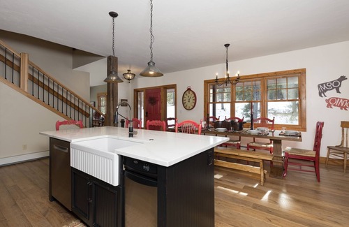 Antler Ridge House | Private cabin in the woods! Game Room, Hot Tub, Ping Pong, Large Patio Swing!