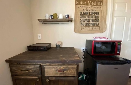 Alpine Cabin | *Private 'Cabin In the Woods' - Sleeps 4 w/PORCH