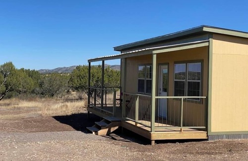 Alpine Cabin | *Private 'Cabin In the Woods' - Sleeps 4 w/PORCH