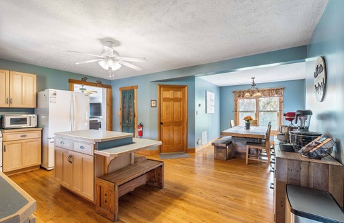 Front Royal Cabin | Private Cabin Retreat | Hot Tub, Game Room, & More