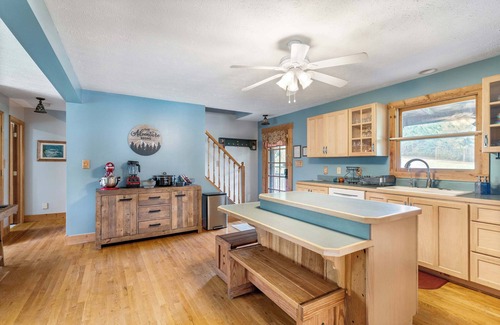 Front Royal Cabin | Private Cabin Retreat | Hot Tub, Game Room, & More