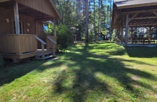 Wolfeboro Cabin | Private Cabin with access to Rust Pond Ferris