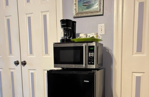 Madison Park Apartment | Private charming 1 bedroom/1 bath studio in a lovely safe Charlotte neighborhood