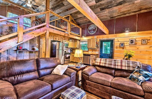 Elmdale House | Private Chase County Cabin on Middle Creek!
