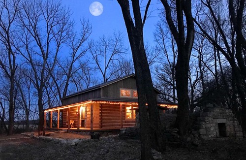 Elmdale House | Private Chase County Cabin on Middle Creek!