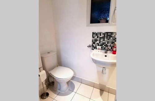 Nottingham House | Private Comfortable Guest Suite - Nottingham