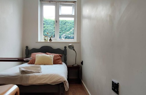 Nottingham House | Private Comfortable Guest Suite - Nottingham