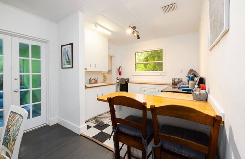 Islamorada Cottage | Private Cottage on Bayfront Estate – Pool, Beach, and Boating Paradise