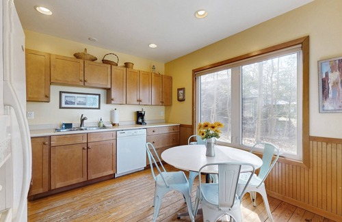 Fennville Cottage | Private Cottage w/Wood-Burning Fireplace, WiFi, and Lakefront Access