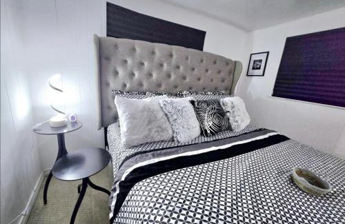Burnaby Villa | Private Cozy 1Br Basement Suite Perfect for Couple! With Date Bar for 2! Self Check-in, Private Parking
