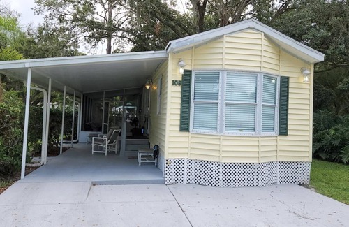 River Ranch Cottage | Private Cozy Cottage w/ Porch and Backyard Firepit! 108