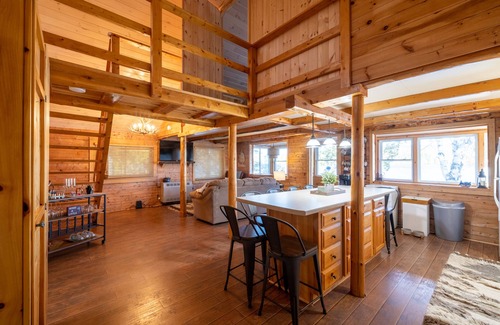 Holland Cabin | Private & Cozy lakeside cabin with A+ lake views