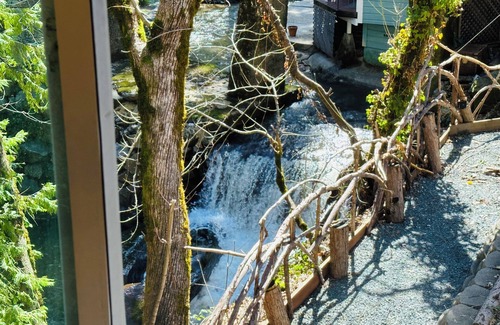 Nevada City Bed & Breakfast | Private creekside cottage adjacent to the historic Flume's End Bed & Breakfast