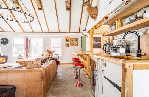 Edgewood Cabin | Private Creekside Oasis - hot tub,hiking,breweries!