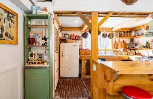 Edgewood Cabin | Private Creekside Oasis - hot tub,hiking,breweries!
