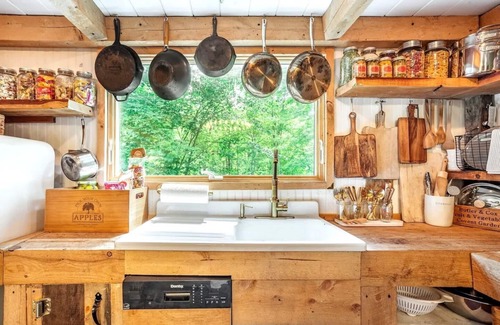 Edgewood Cabin | Private Creekside Oasis - hot tub,hiking,breweries!