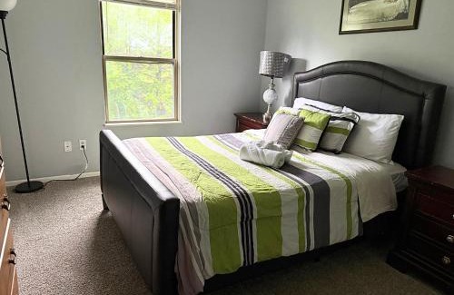 Grove City House | Private Cul-de-Sac Oasis 4BR