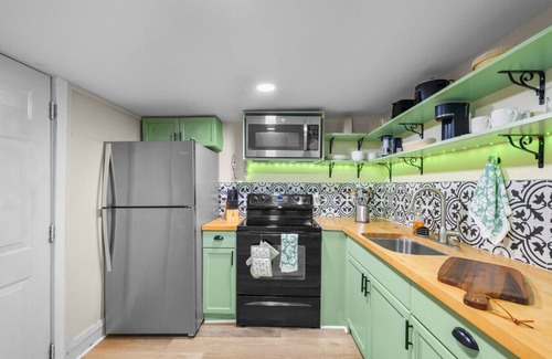 St. Petersburg - Clearwater Apartment | Private Deck Pet Friendly Spacious Courtyard